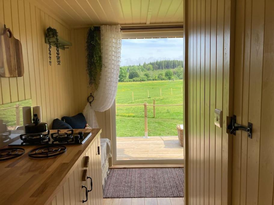 Neddys Rest Luxury Horsebox Lodge Battle